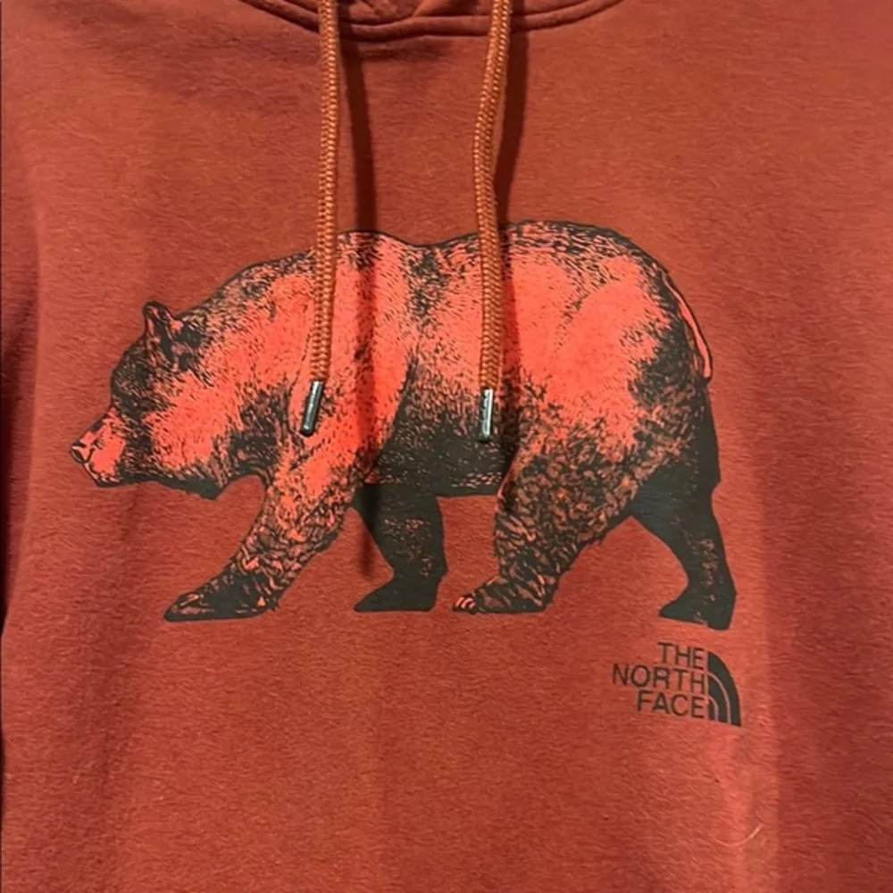 The North Face Red Sweatshirt Hoodie with‎ Graphic Design large